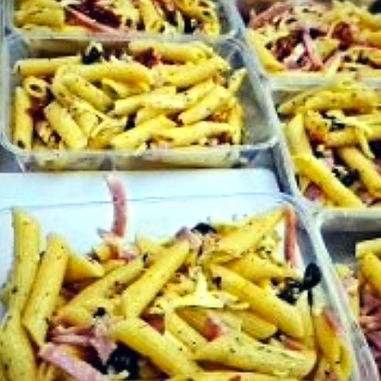 Pasta salad with ham and olives, packed in crib containers