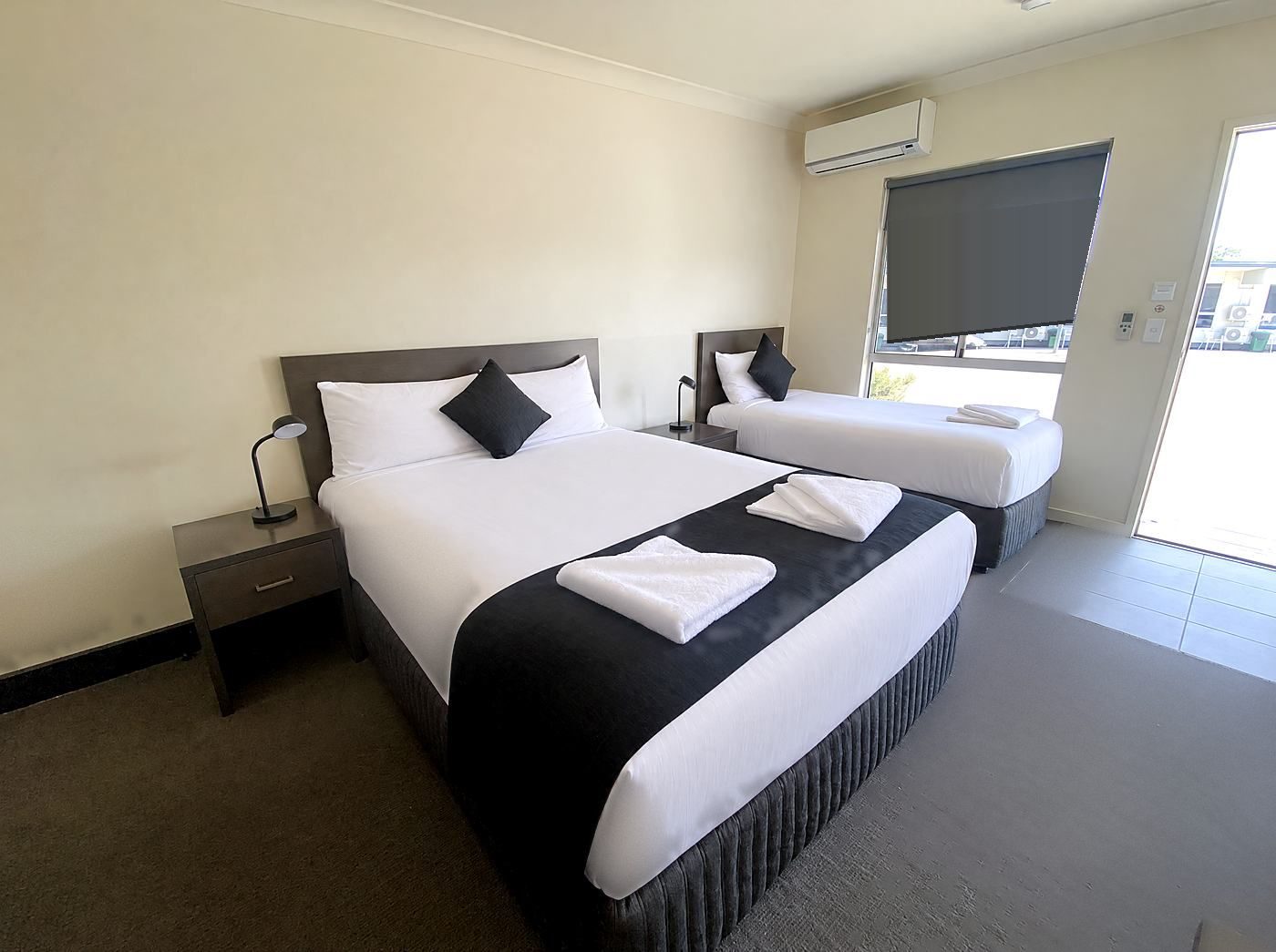 Deluxe Twin room with a Queen bed and a King single